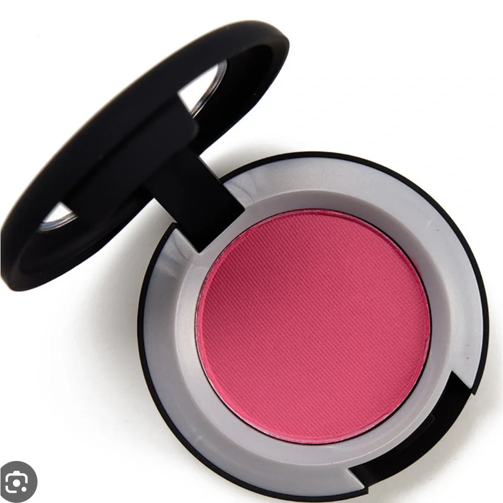 💕🌙Mac Fall In Love Powder Kiss Eyeshadow